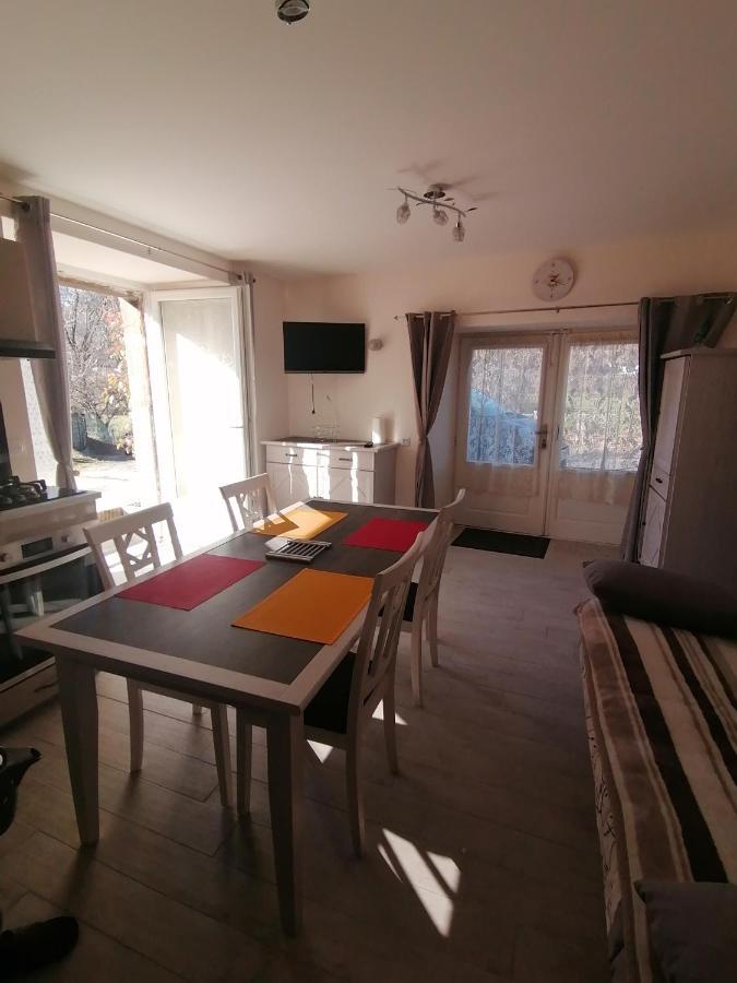 La Basse-Cour Apartment Vic-sur-Cère Екстериор снимка
